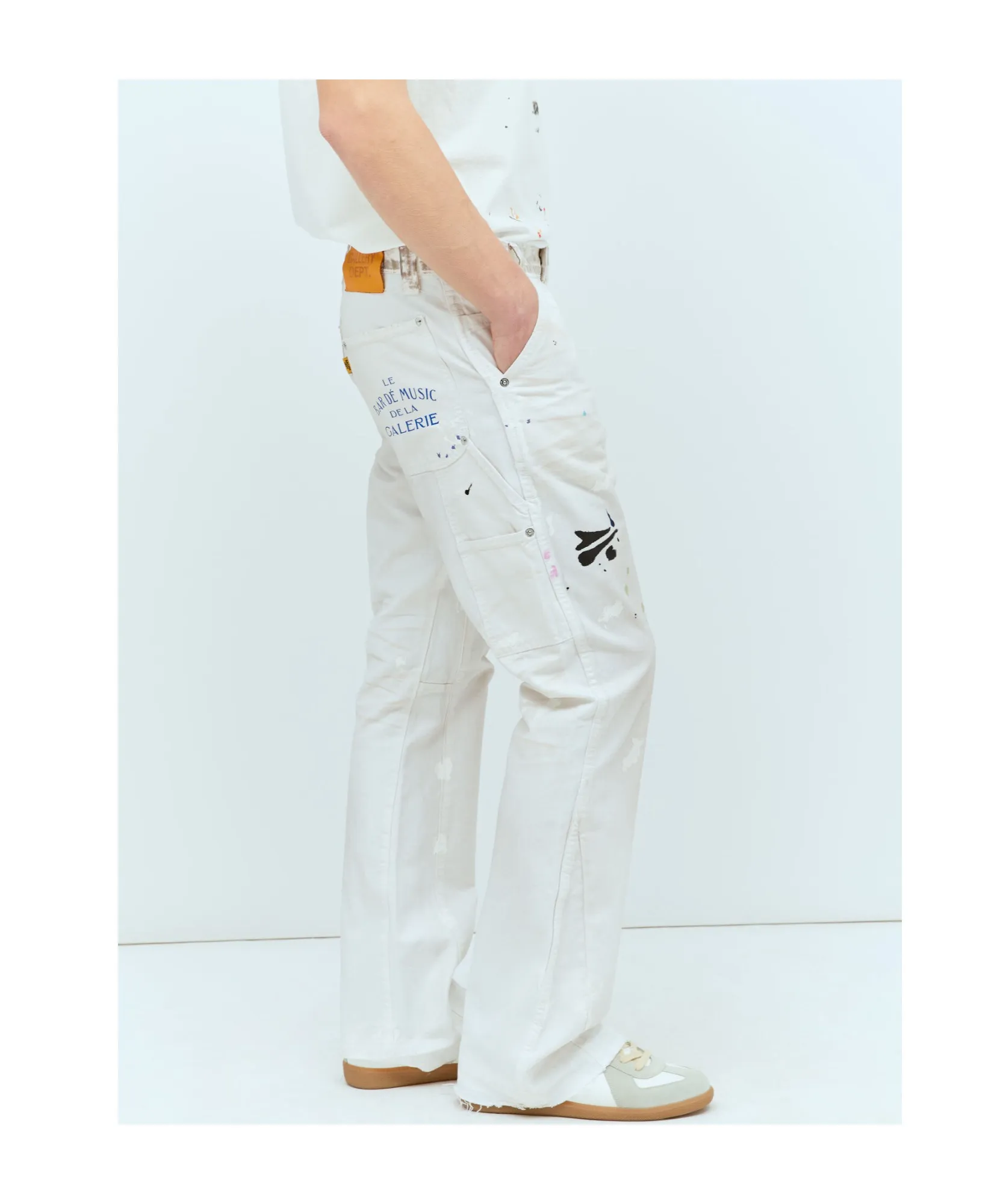 GALLERY DEPT. PAINTED CARPENTER FLARE graffiti logging pants, size 30/32/34/36, pure logging workwear style! Super heavy industry, mud dyeing and cleaning, worn out holes, all molded and customized, accessories are complete and correct! Artificial ink graffiti, tedious and heavy work